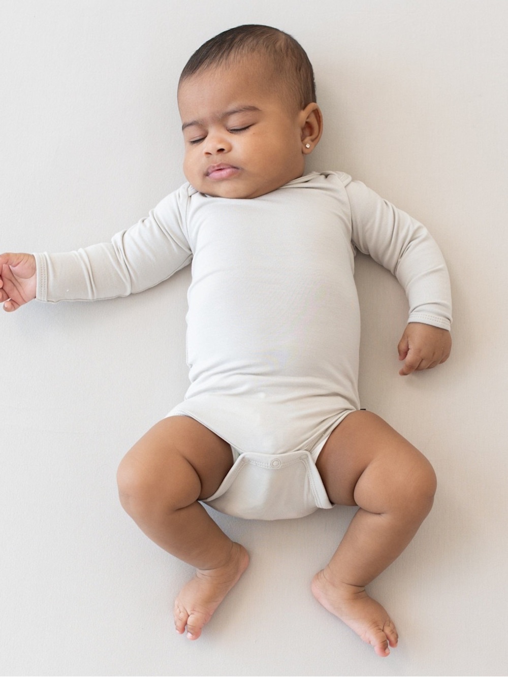 Kyte Baby Long Sleeve Bodysuit/Onesie, Cloud/White, NB